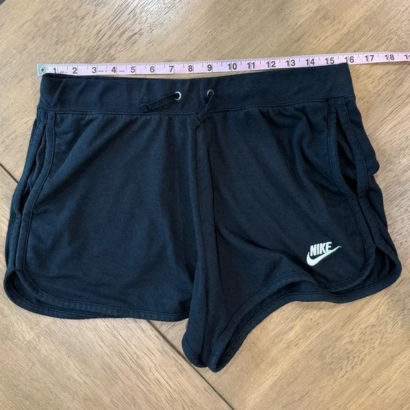 Nike Women's Athletic Black Shorts Size Large - Picture 3 of 4